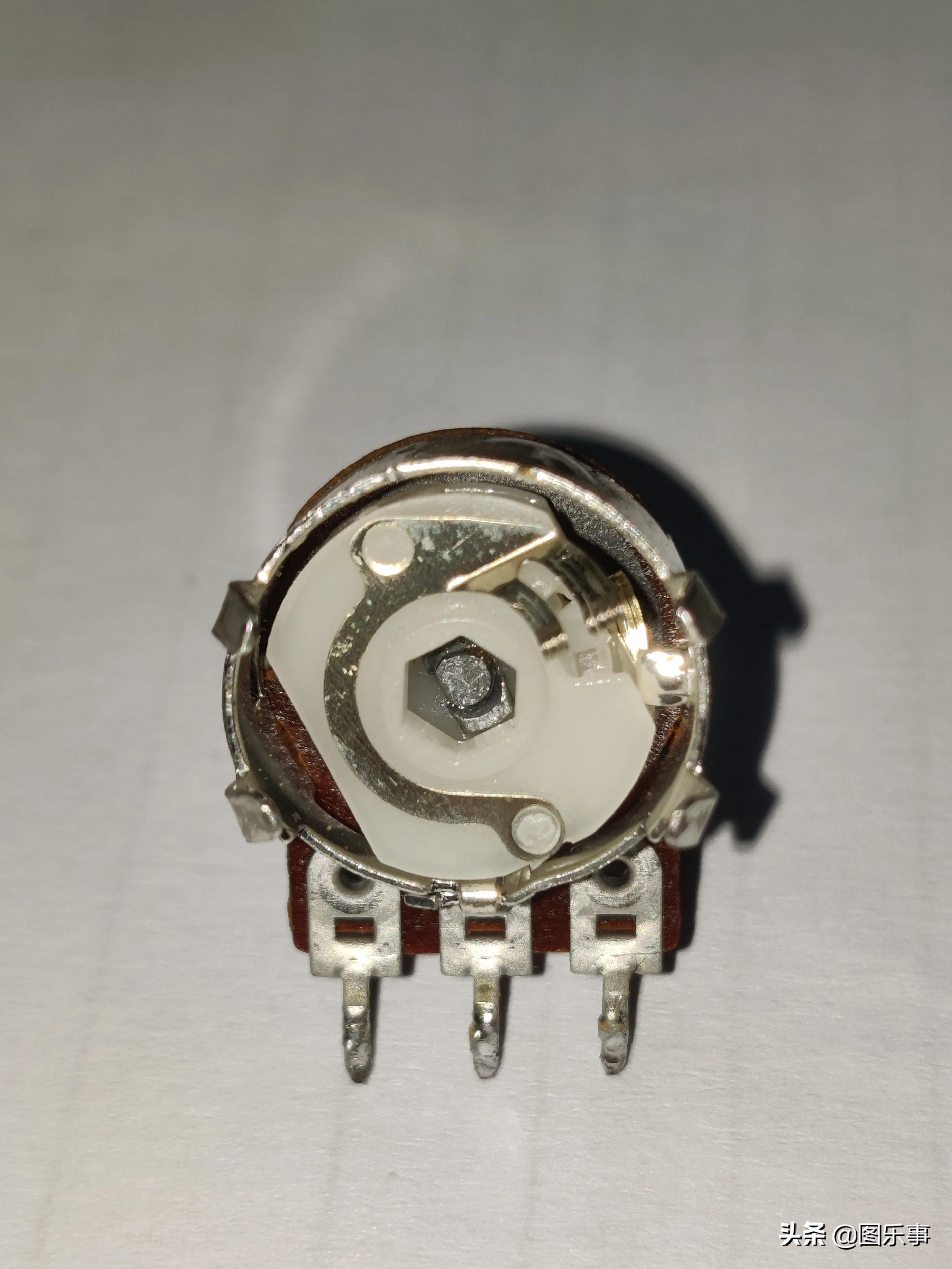 功放音响重音怎么调,功放左右声道音量不一样怎么修