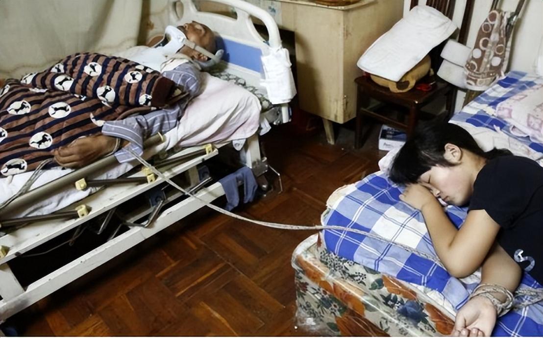 15年安徽女孩街头扮牛,女孩街头扮牛背后的故事