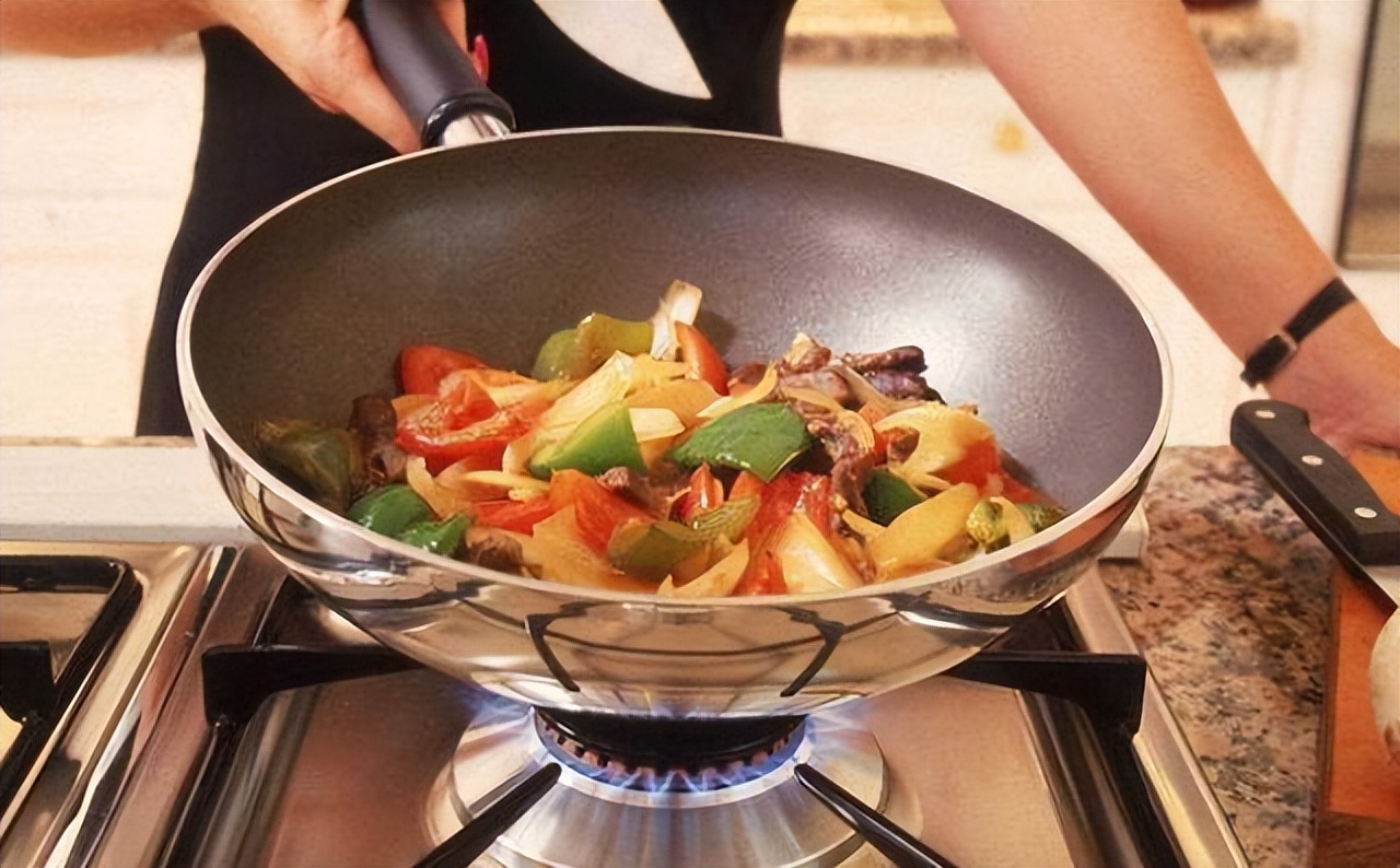 隔夜菜和隔夜肉和隔夜蛋有区别吗,隔夜肉隔夜菜隔夜水和隔夜鸡蛋