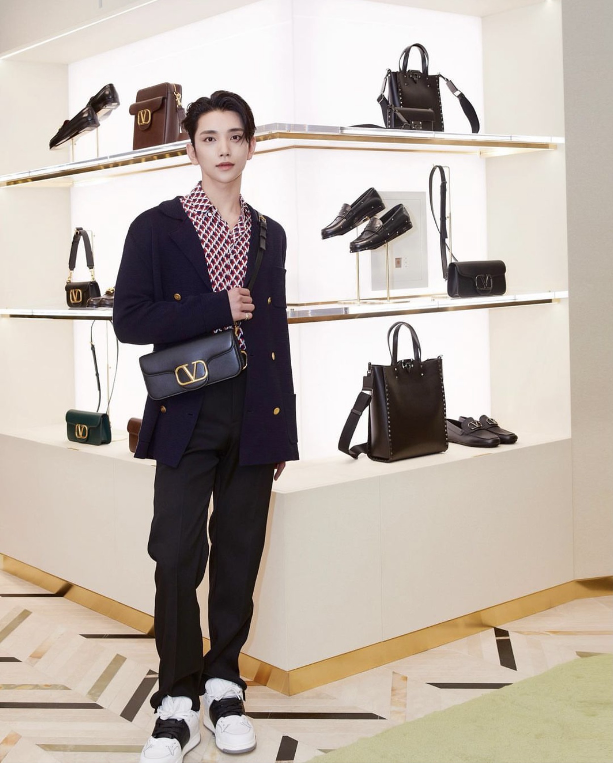 冬天内搭白色好还是黑色好,冬天内搭女2020高级感