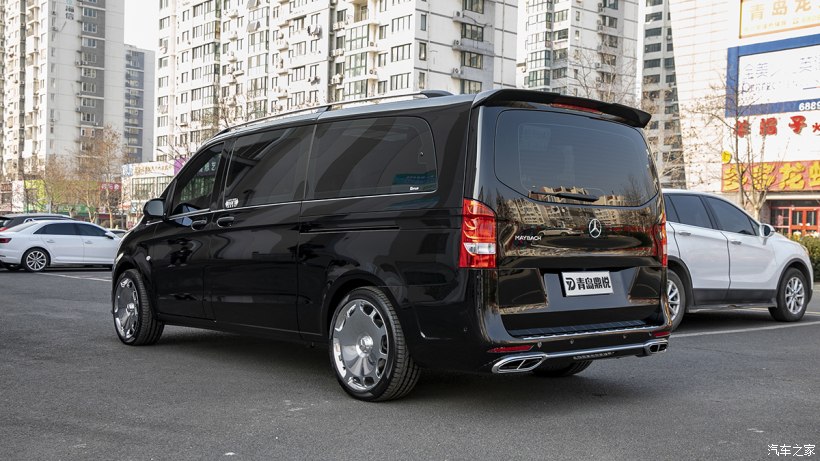 银色奔驰威霆改迈巴赫双拼色,威霆国六内饰改成迈巴赫款式