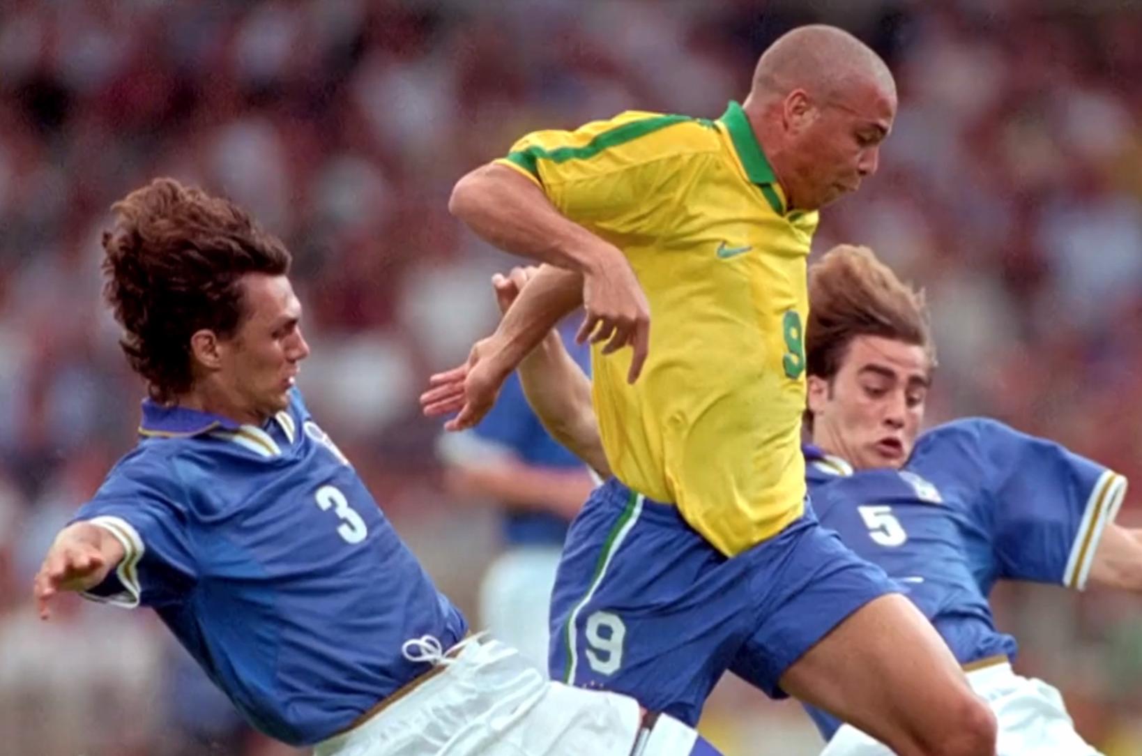 九五至尊高能场面莱万回放,足球十大难破的纪录莱万9分钟5球