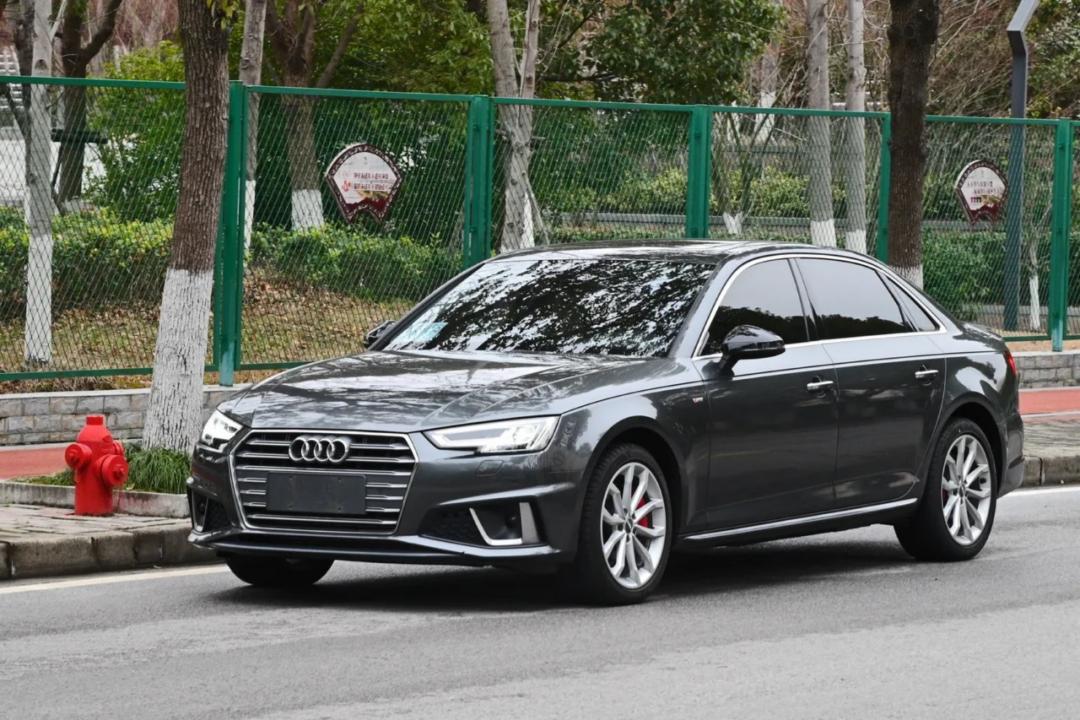 奥迪a4l 3.2 fsi quattro 旗舰型 (2019奥迪a4l quattro二手价格)