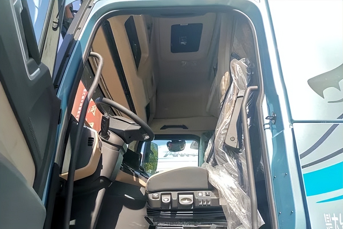 陕汽德龙x6000lng手动速比,陕汽德龙x6000lng燃气车