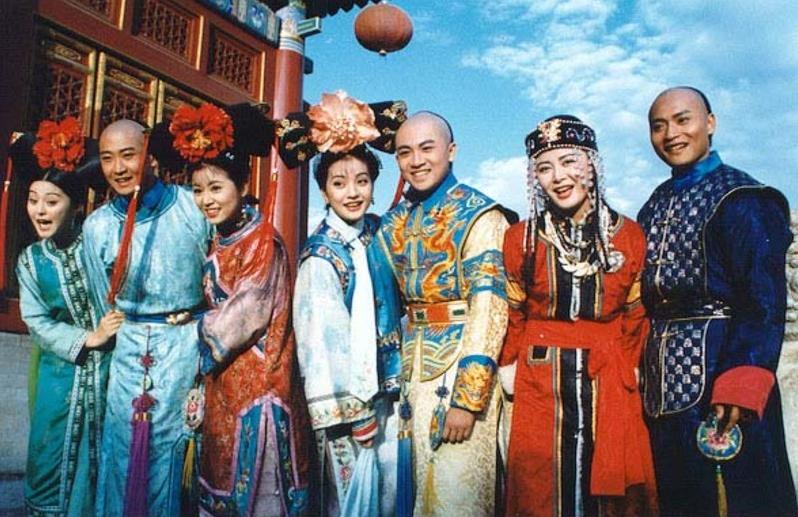 还珠格格小燕子为什么要顶替紫薇,新还珠格格小燕子紫薇公主出宫