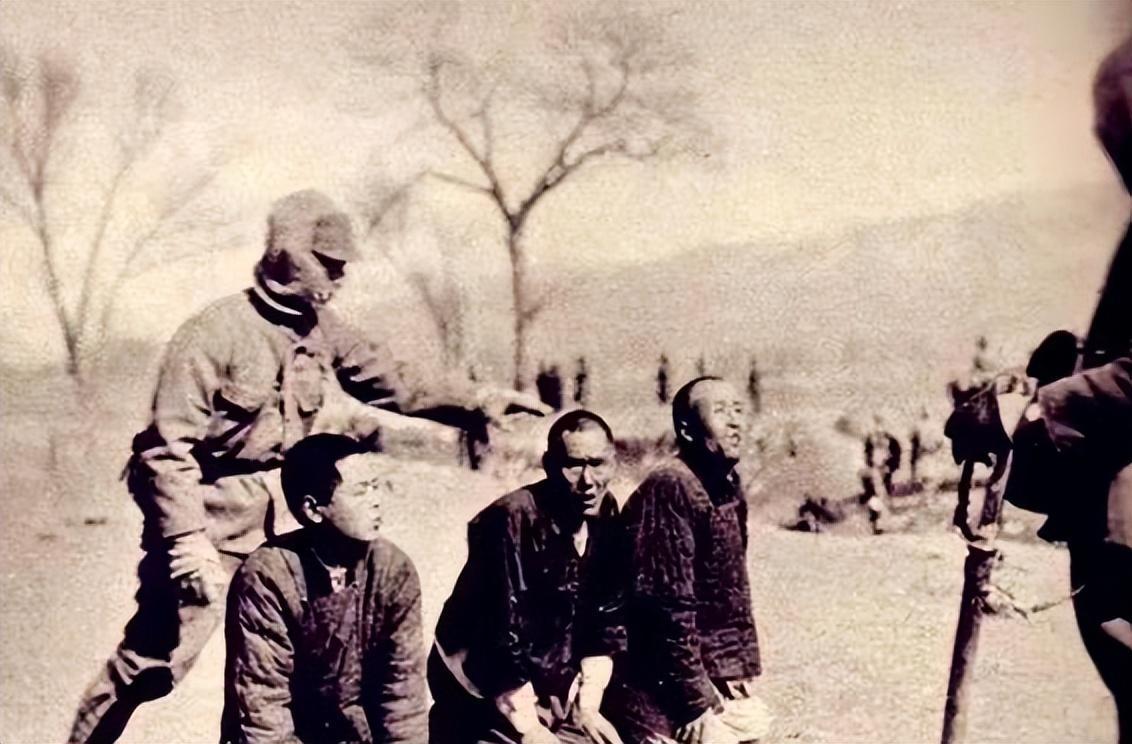 日军当着国军的面杀俘虏,日军侵华兽行