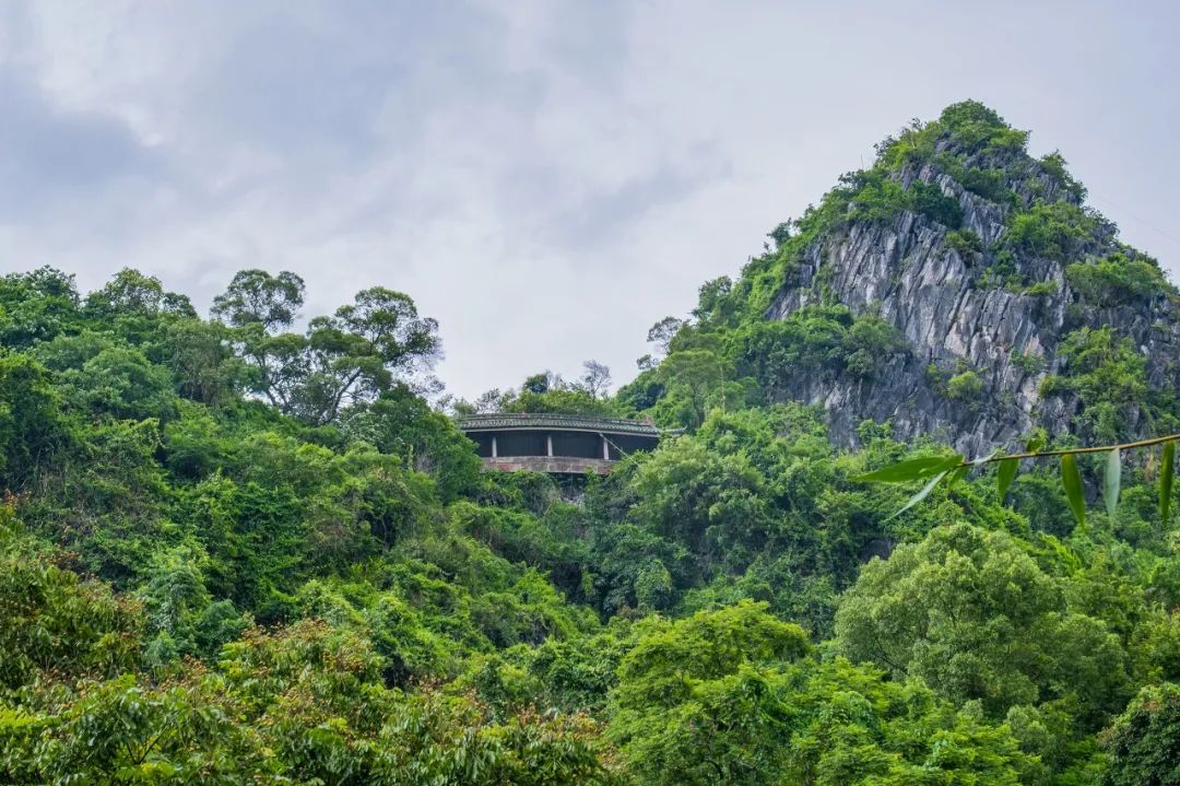 这座海滨小城可真美丽,小众旅行海边小城市