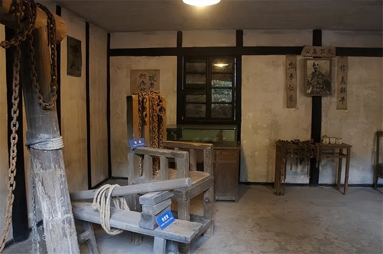 白公馆的真实历史,重庆渣滓洞白公馆五星红旗