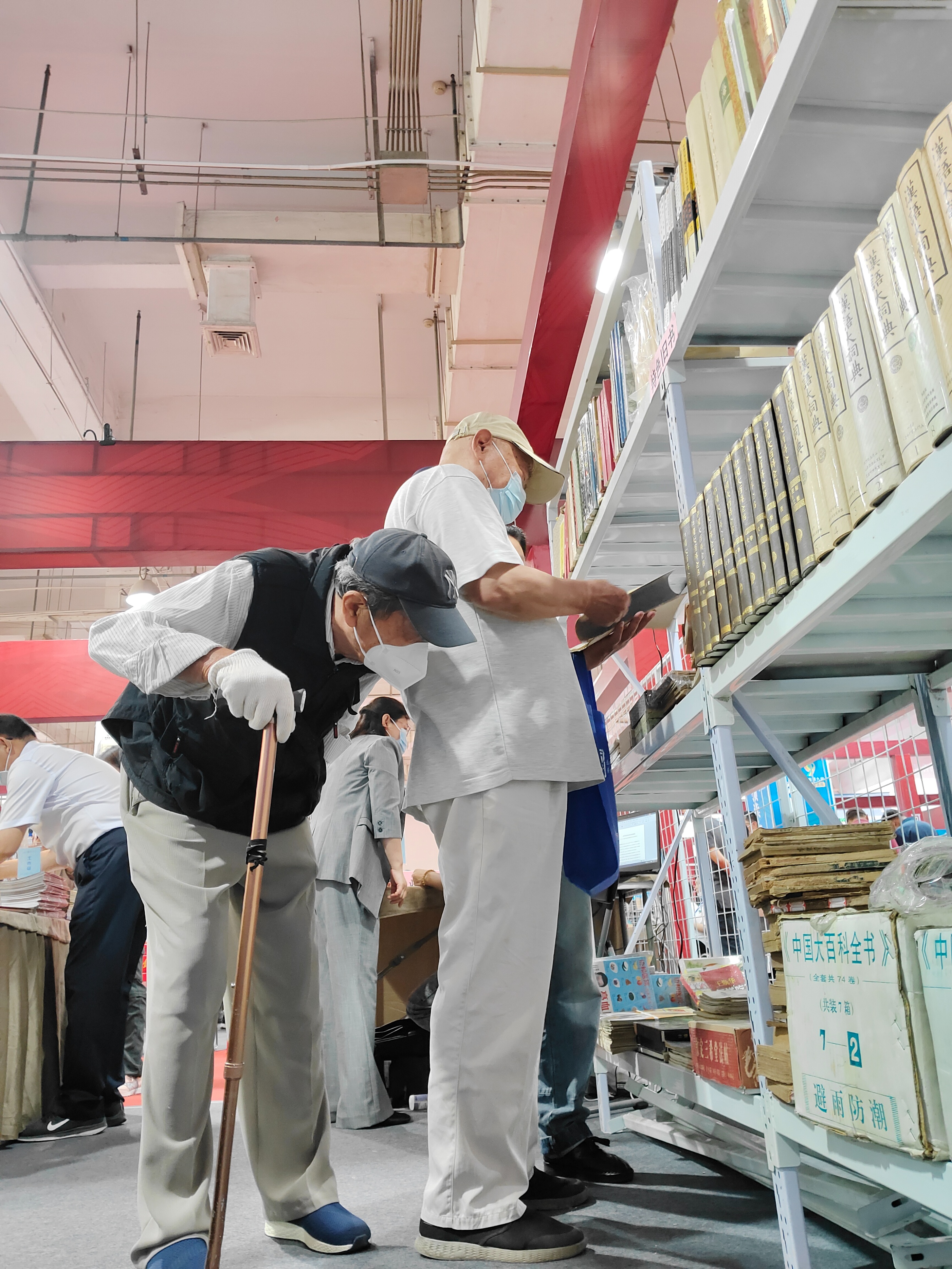 语华书馆亮相惠民书市，特色旧书让读者过足“淘书瘾”