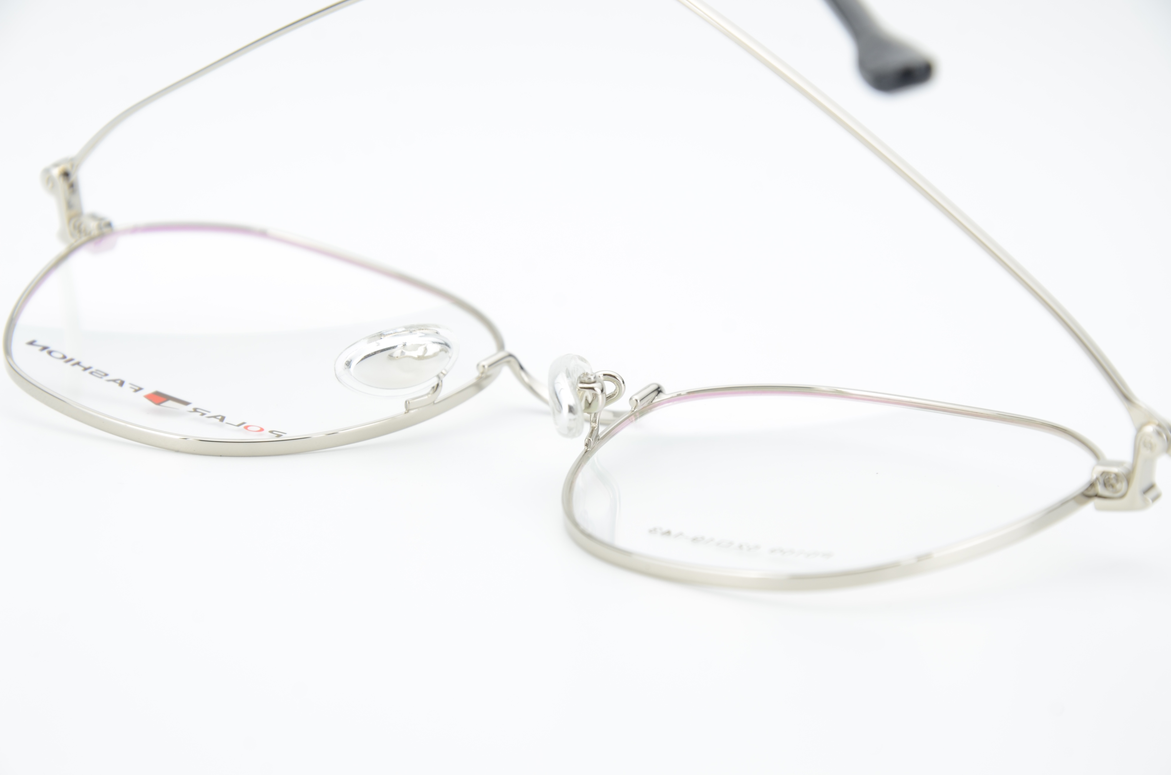 tr90眼镜架是什么材质的,什么材质的眼镜架不会让眼睛变形