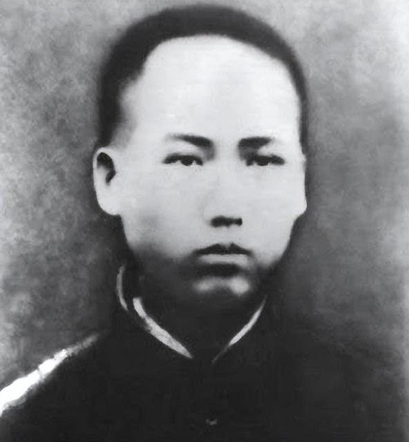 三个人结拜为兄弟，建国后：一人是铁匠，一人是农民，一人是主席