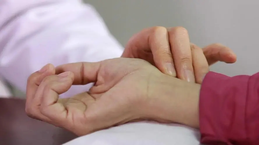 生育后月经不调怎么办,女性生育后长期不来月经