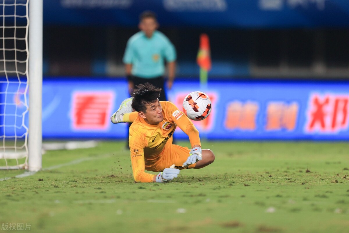 中超最新积分榜武汉三镇上港,中超三镇夺冠