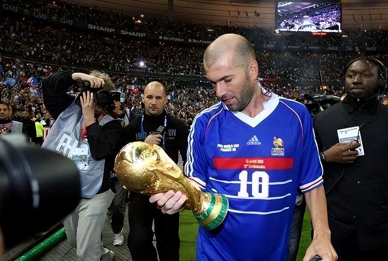 足坛最强五大前锋梅罗竟勉强入榜,梅罗时代的100个巨星