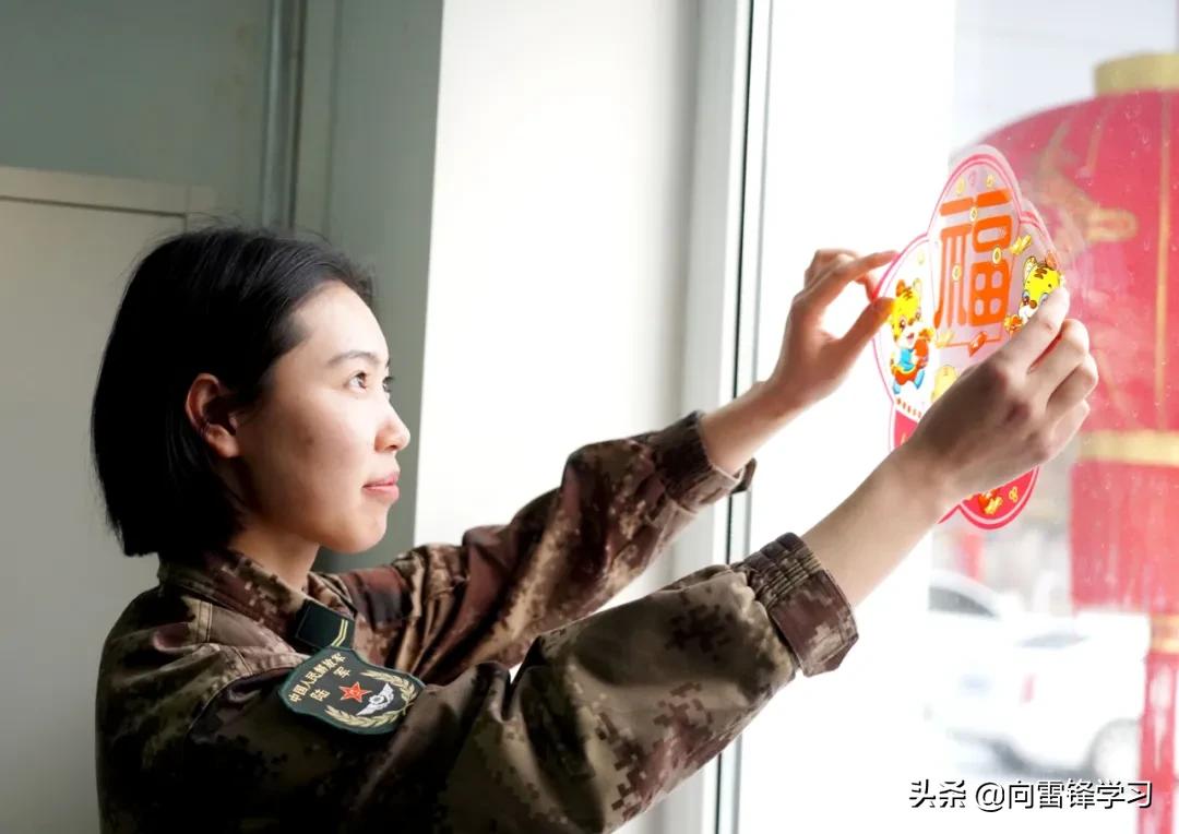 二十三糖瓜粘小年歌谣文案,二十三糖瓜粘小年歌谣是几年级的