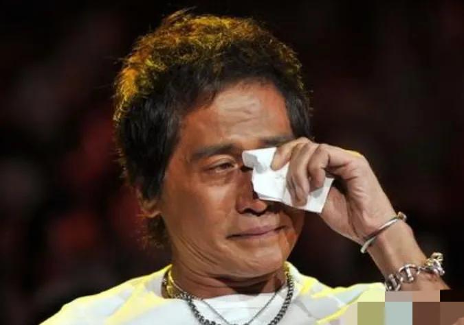 3个亦雌亦雄的大美女，一个46岁自杀，一个不婚不育，一个嫁富商