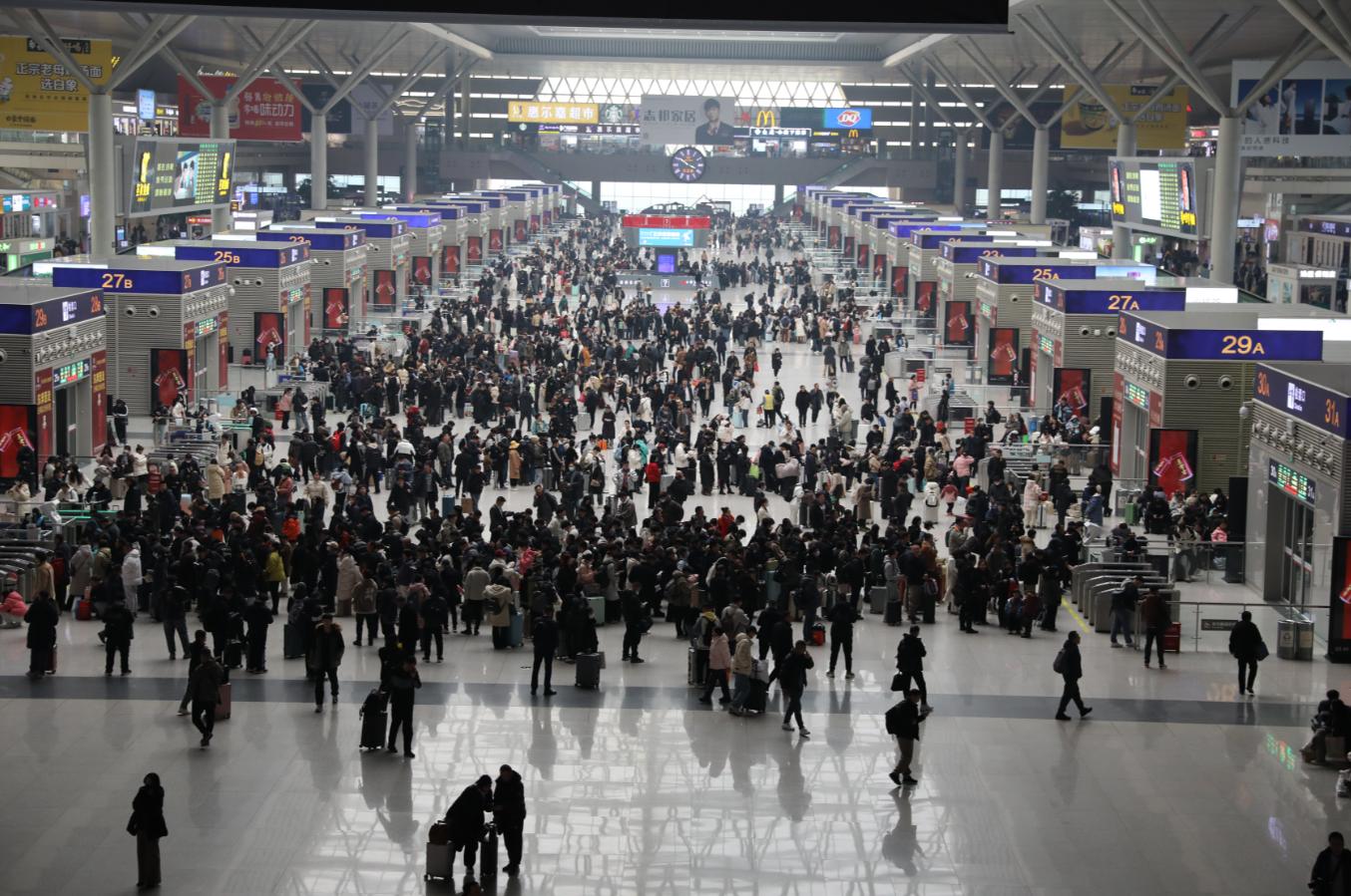 国铁郑州局开行旅游专列,铁路加开117趟临客