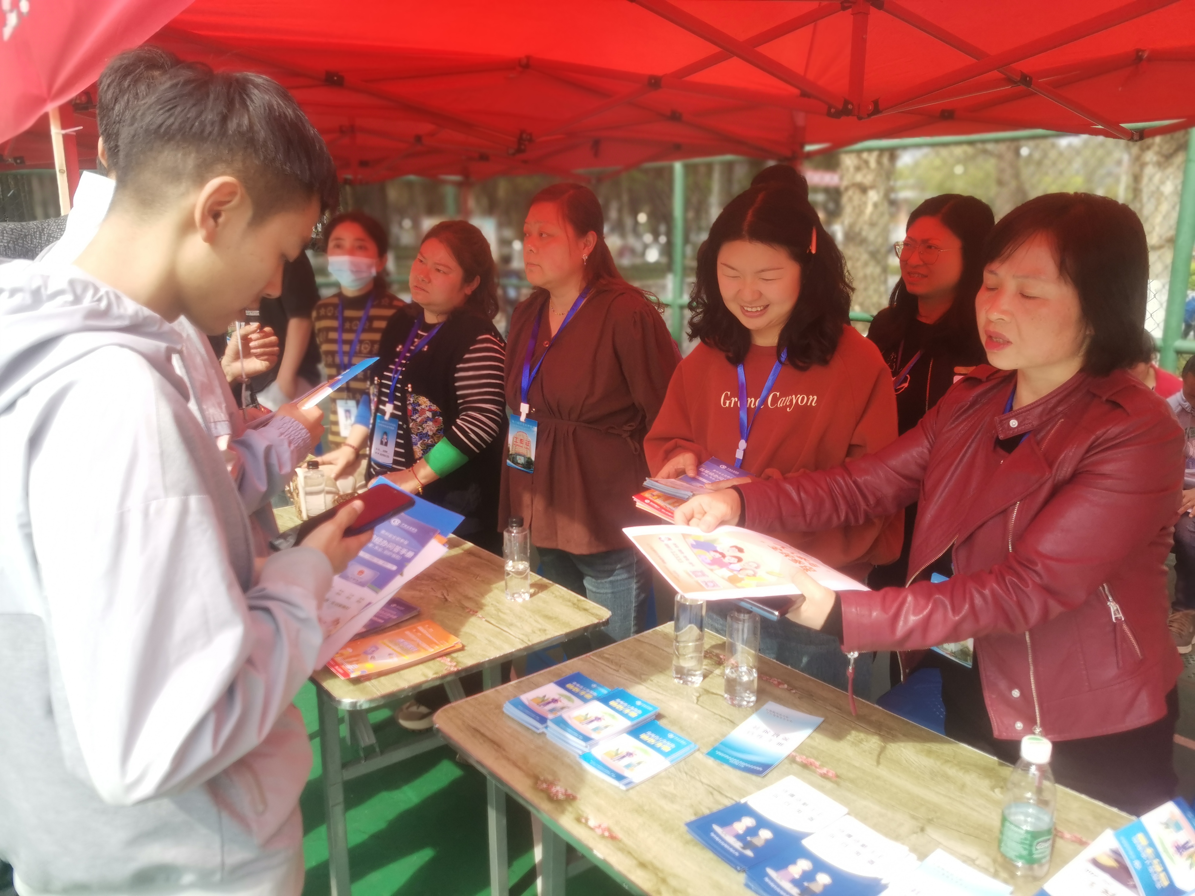 一场招聘会，开在春风里