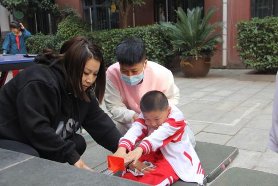 西安经开第14小学开幕式表演,西安经开第四小学校运会开幕式