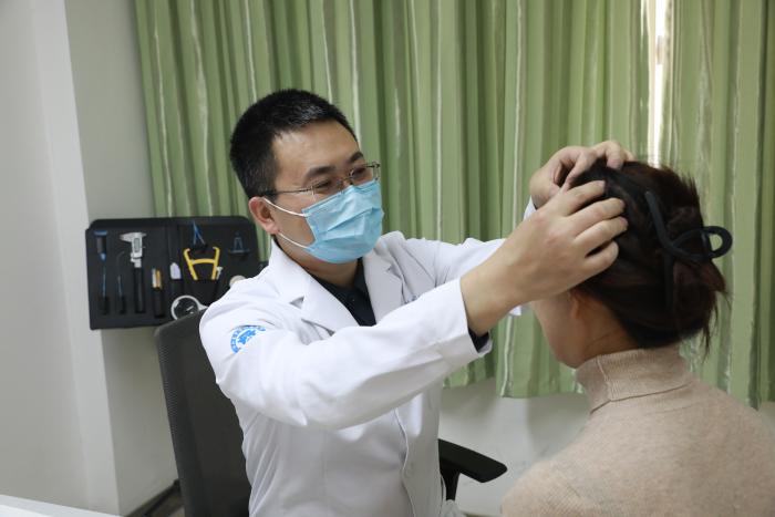 哈尔滨年轻人经常脱发怎么办,乌鲁木齐青年人脱发怎么治