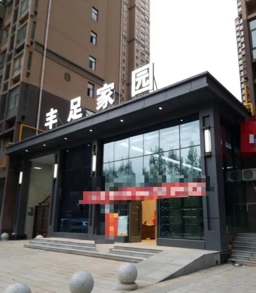 小里帮忙|丰足家园楼房逃生通道门打不开，官方：情况属实整改中