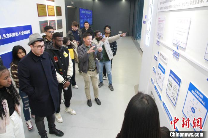 山东青岛新兴采访视频,青岛新旧动能观摩