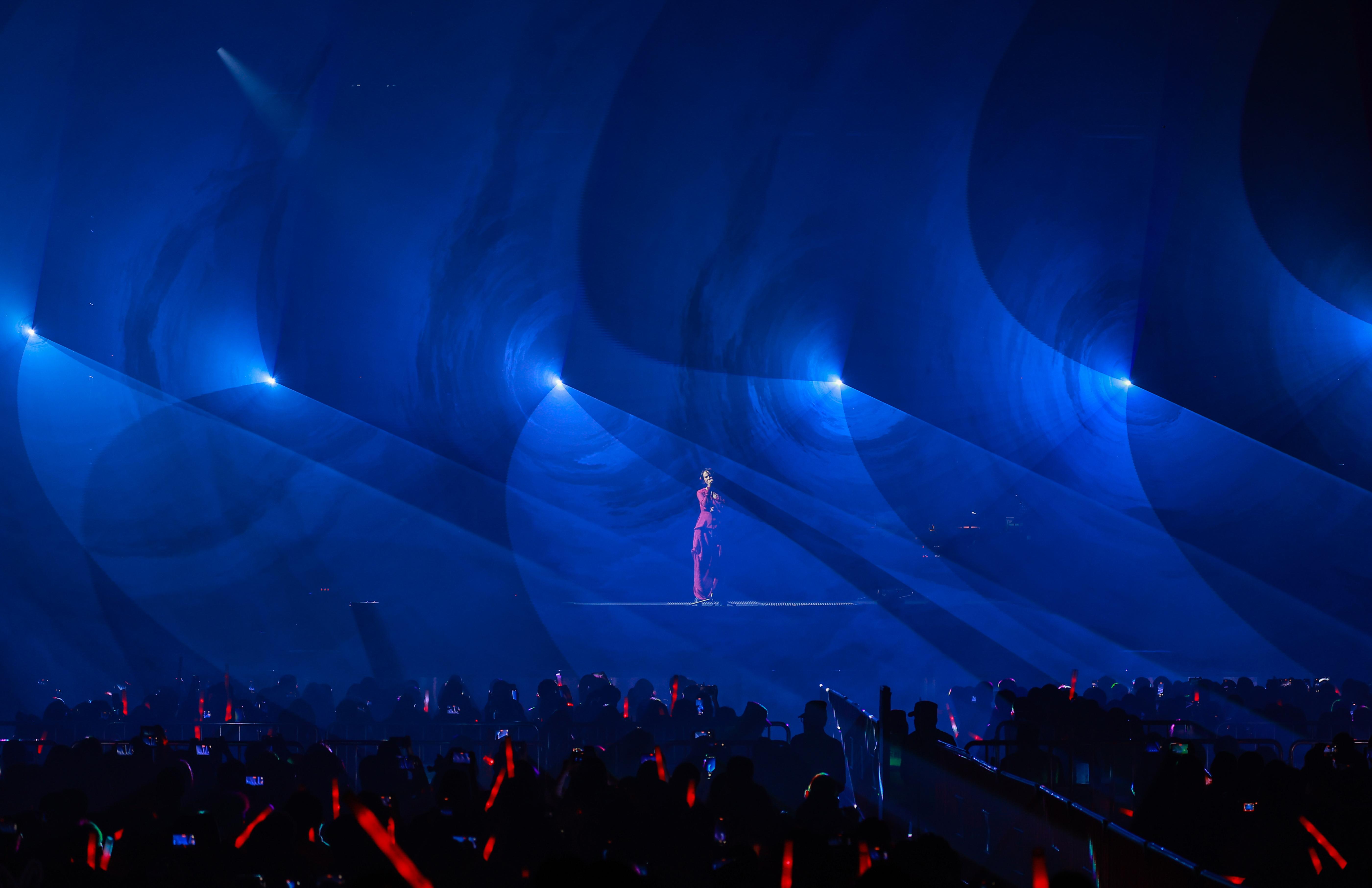 杨乃文伍佰说不出口,伍佰杨乃文一个人现场版