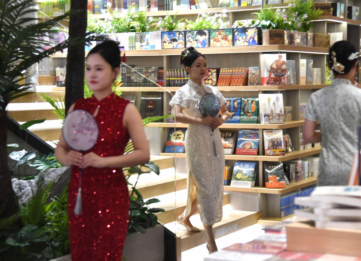 书香郑州再添新店！郑州购书中心建业凯旋店周日开业：3600平方米开放空间打造郑州首家360度全景花园书店