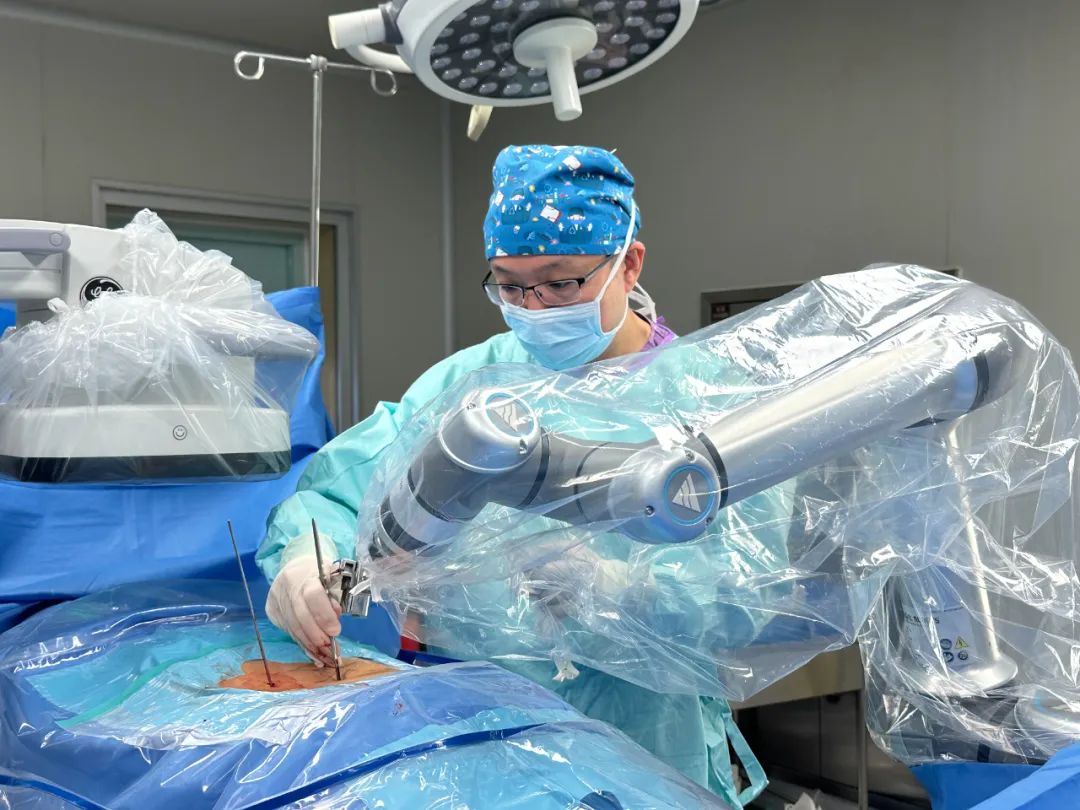 智能多功能骨科手术机器人,智慧微创骨科