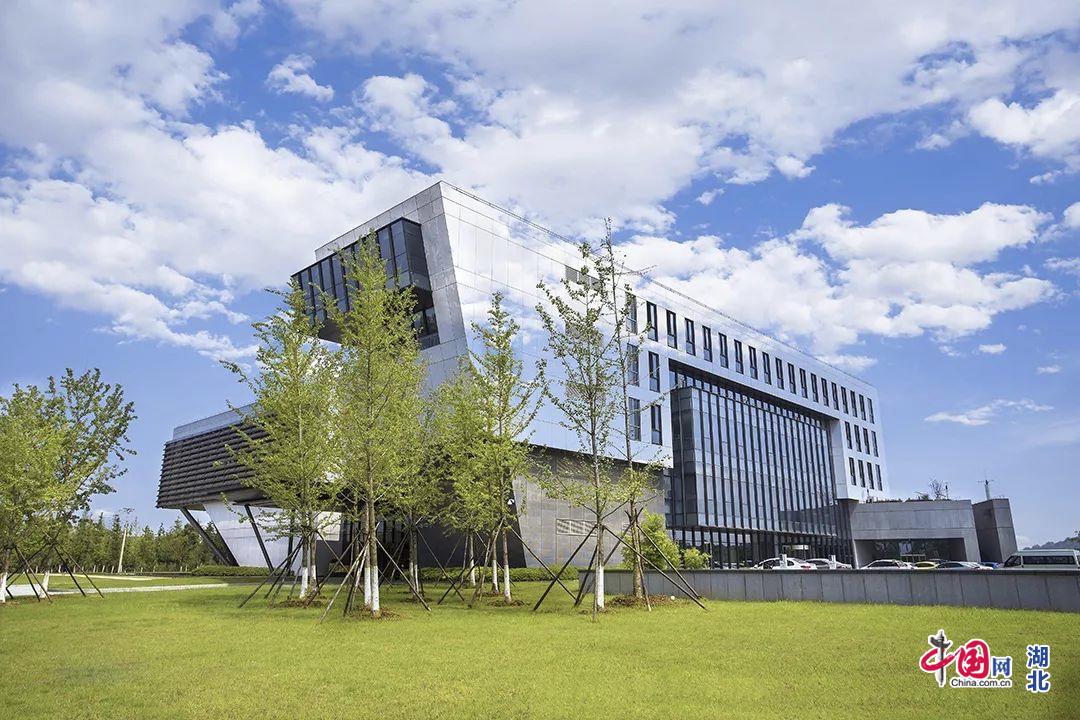 从一张蓝图到盛景呈现,从一纸蓝图到拔地而起