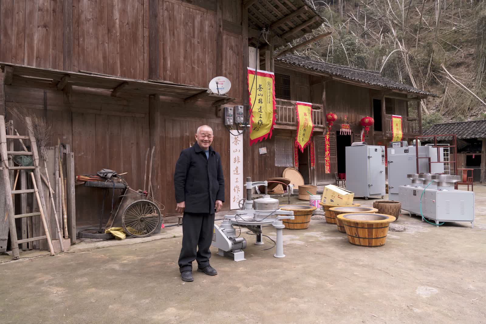 东安：捐赠制茶设备助力乡村振兴