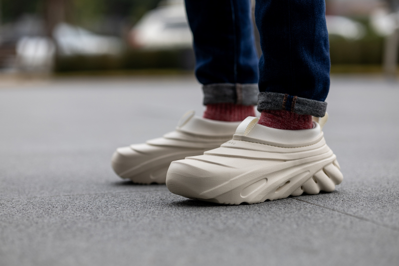 crocs洞洞鞋刘雨昕,crocs刘雨昕同款鞋花怎么装