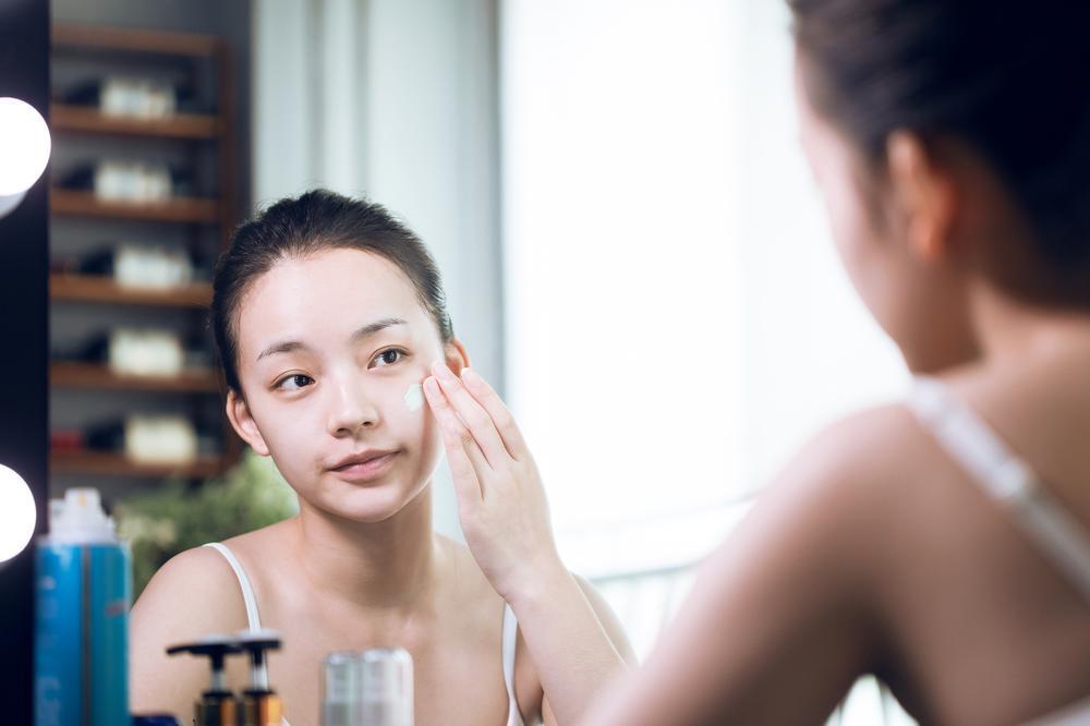 医生皮肤干燥起皮怎么补水最快,嘴唇干燥起皮皮肤科医生