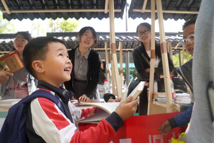 北大旧书市集,北京海淀首场高校旧书市集开张