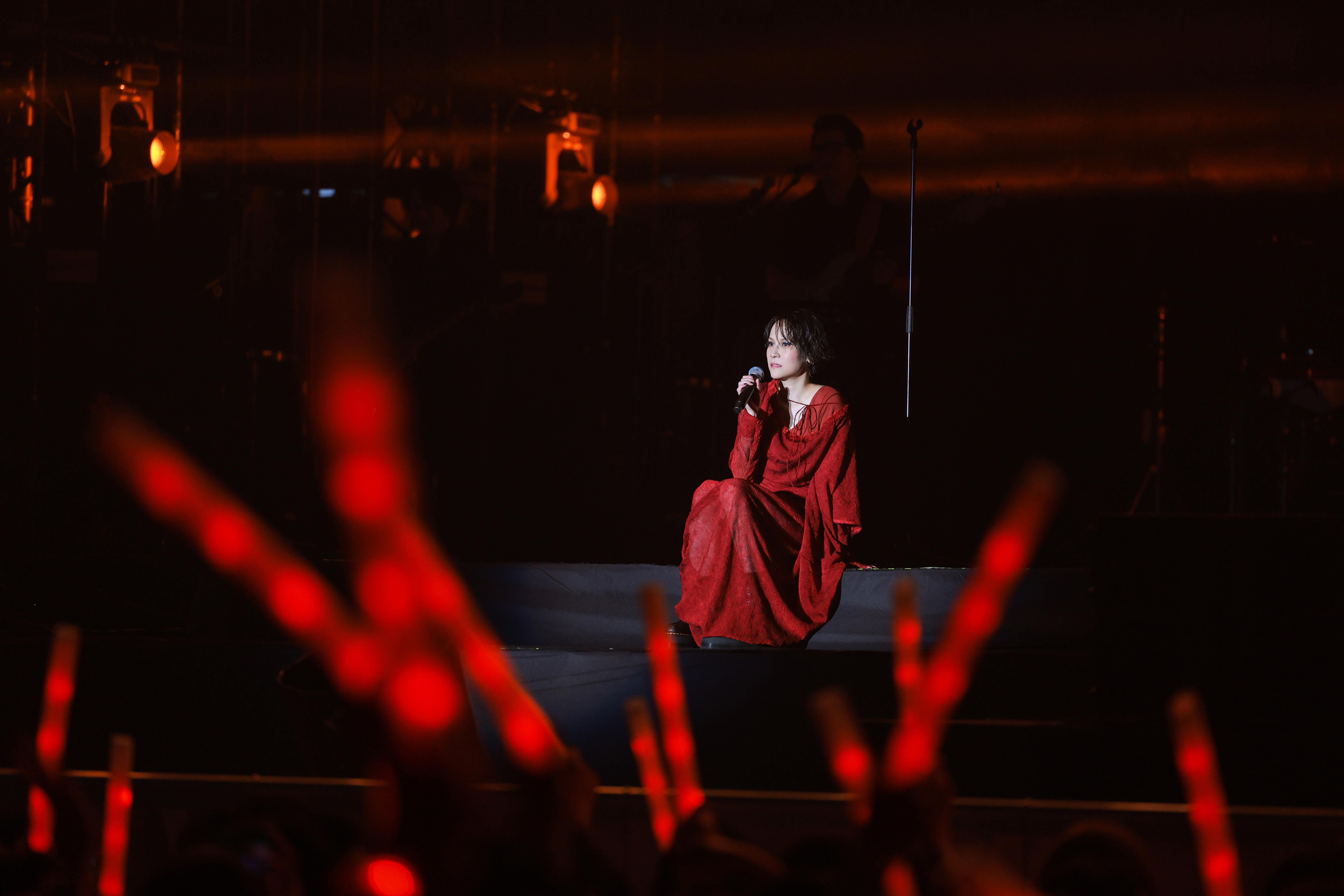 杨乃文伍佰说不出口,伍佰杨乃文一个人现场版