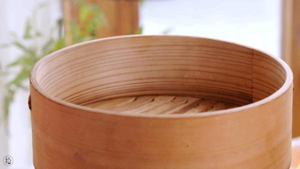 配着这盘小米鲜虾丸，米饭可以吃三大碗