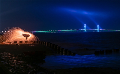 用镜头见证城市的变迁和沧桑,镜头下的城市生活