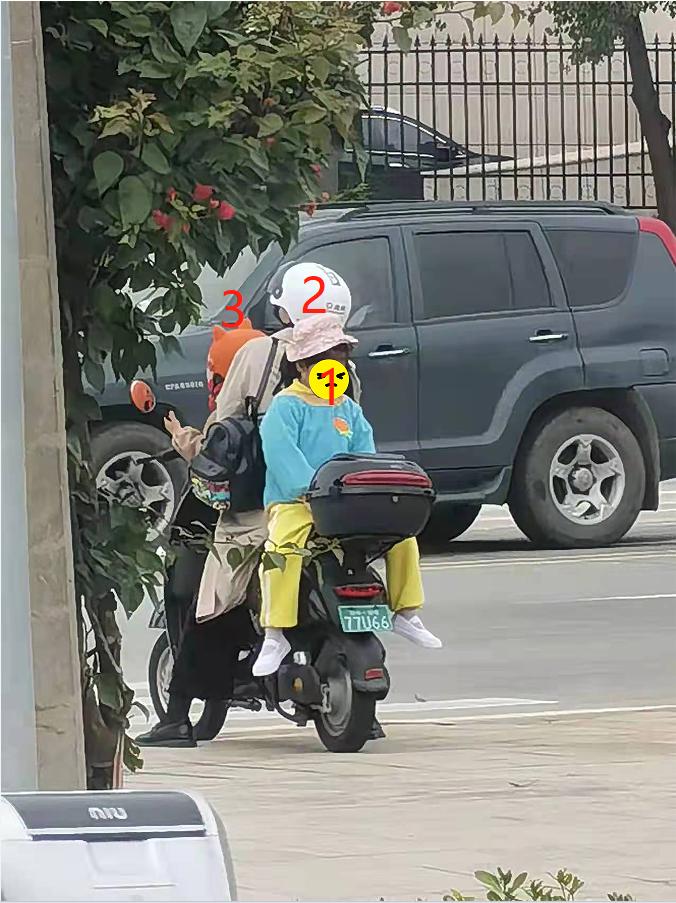 「交通曝光台」福清这些家长请长点心吧！骑二轮不能这样载孩子