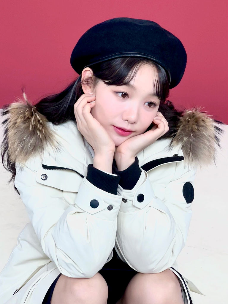 徐梦洁的冬季穿搭显高显腿长,徐梦洁白衬衫百褶裙