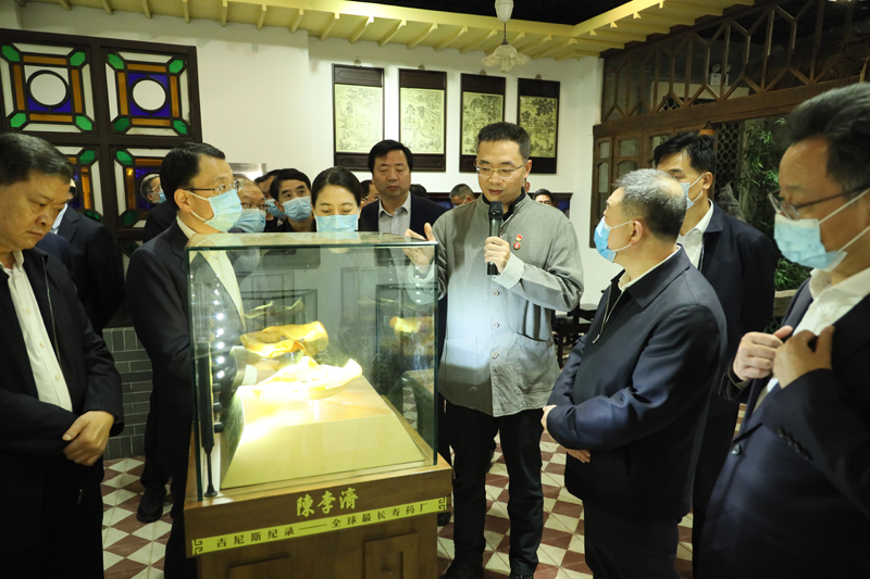 陕西省安康市市委副书记、市政府市长武文罡一行人到陈李济学习考察