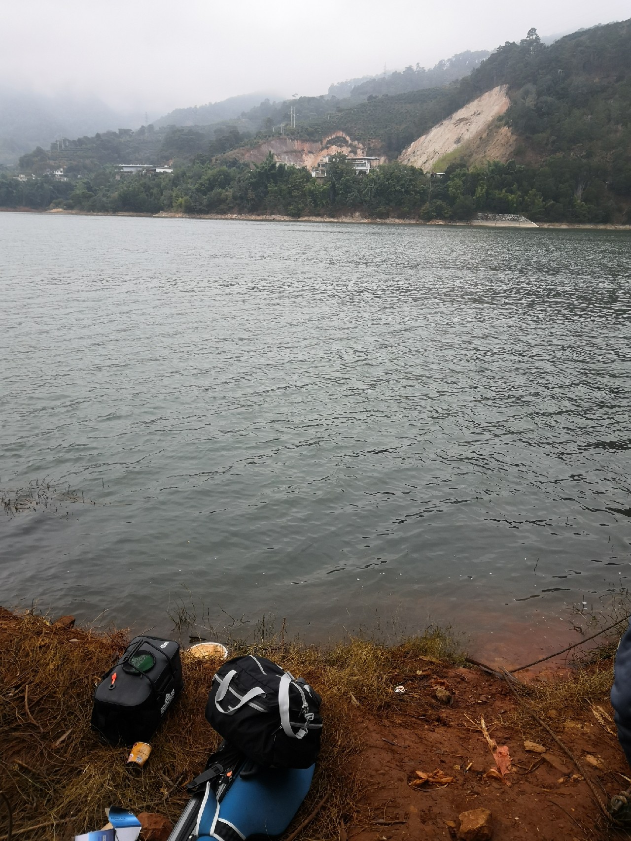 梅子姐这次选了没有打窝的钓位，渔获究竟如何呢