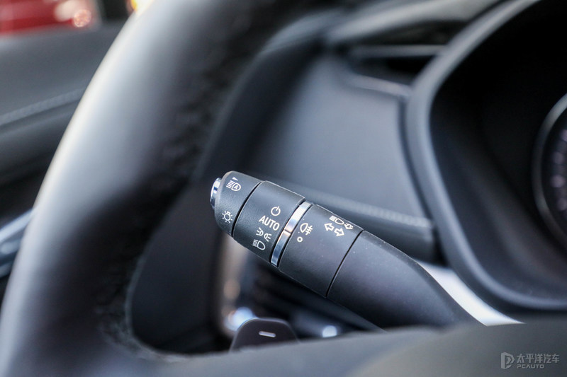 试驾23款凯迪拉克xt4豪华版,凯迪拉克xt4有48v可以省多少油