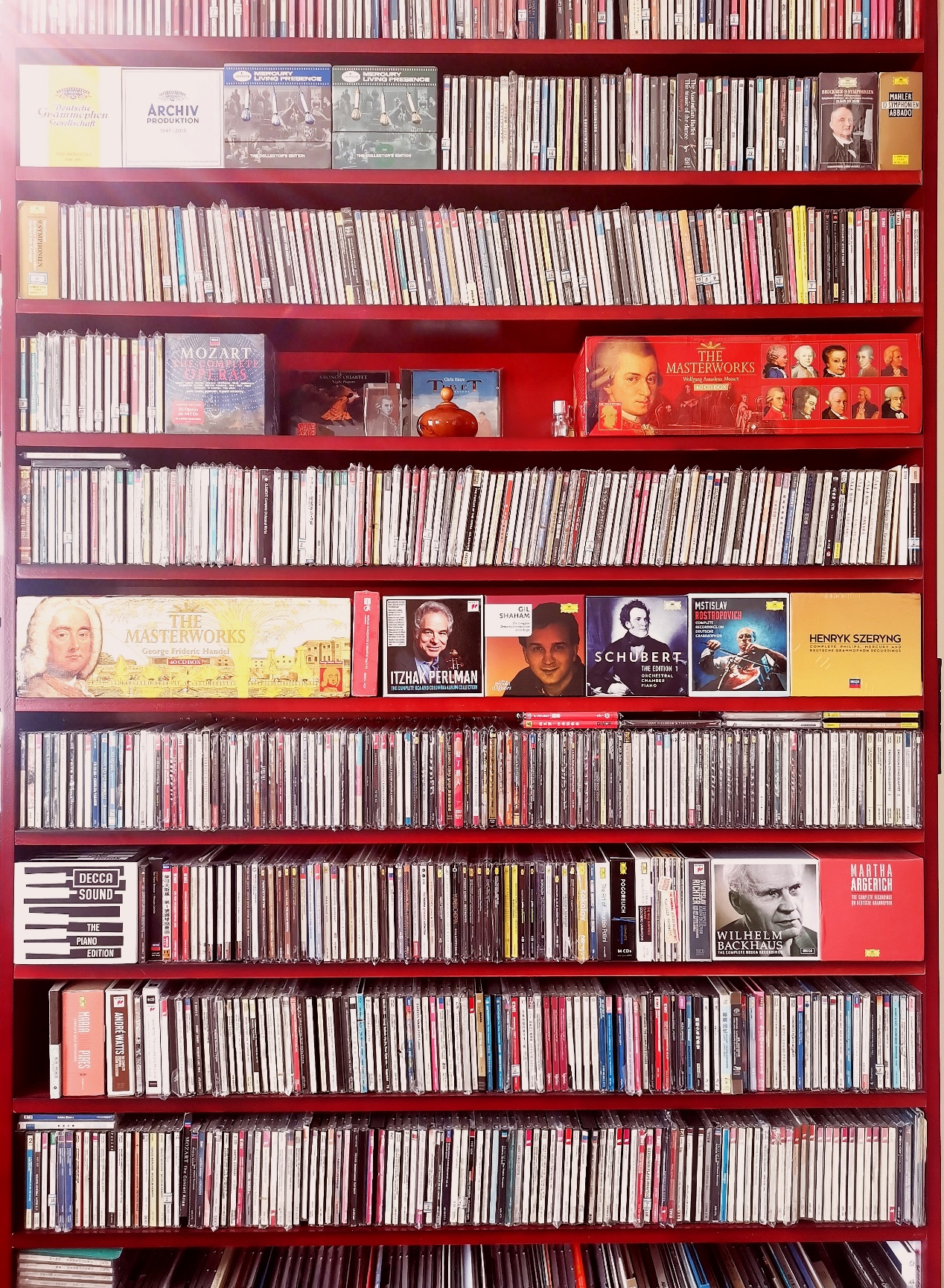 黑胶唱片持续回潮，薄薄的碟片缘何让人们念念不忘？