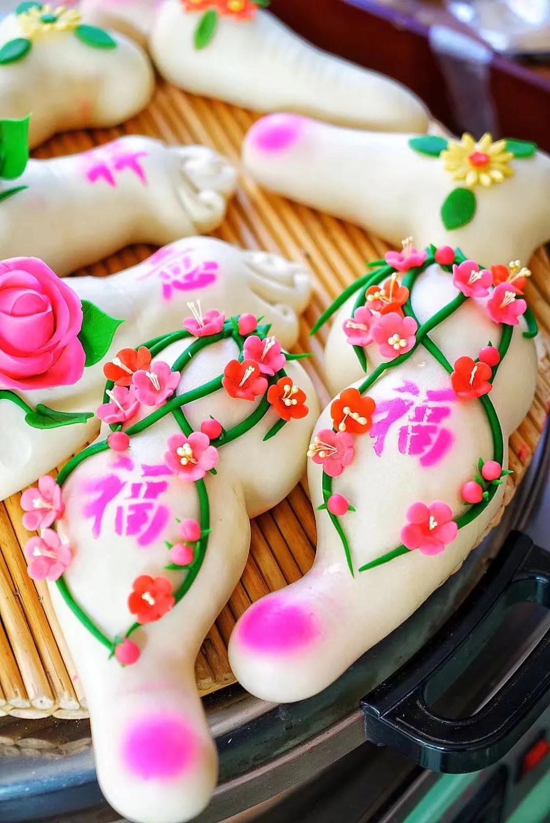 山东人很喜欢吃面食,山东人过年的馒头有多大