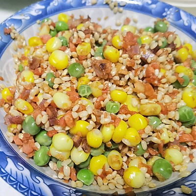 糯米蛋这样做好看好吃又解馋，孩子天天吃不够