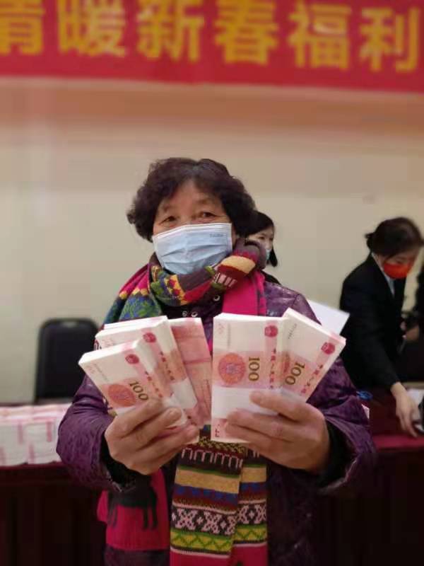 河南一村庄5000万现金分红现场,一村给村民分红1000多万