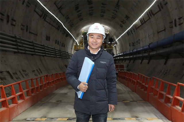 新春走基层镜头里的幸福中国,新春走基层拜年了致敬一线坚守者