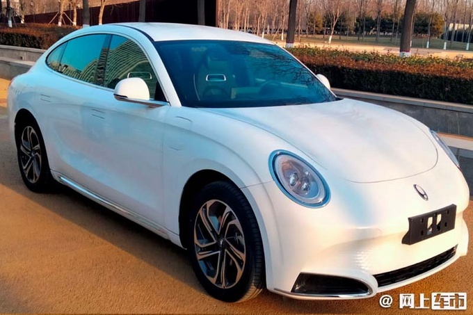 坦克500Hi4-T上市售价33.5万元,长城坦克500中大型suv售价