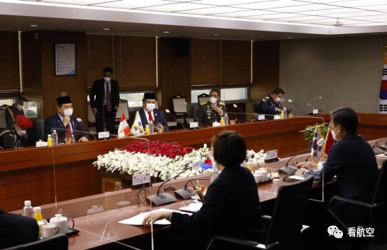 卷起来了？印尼买战机上演“三士夺一桃”