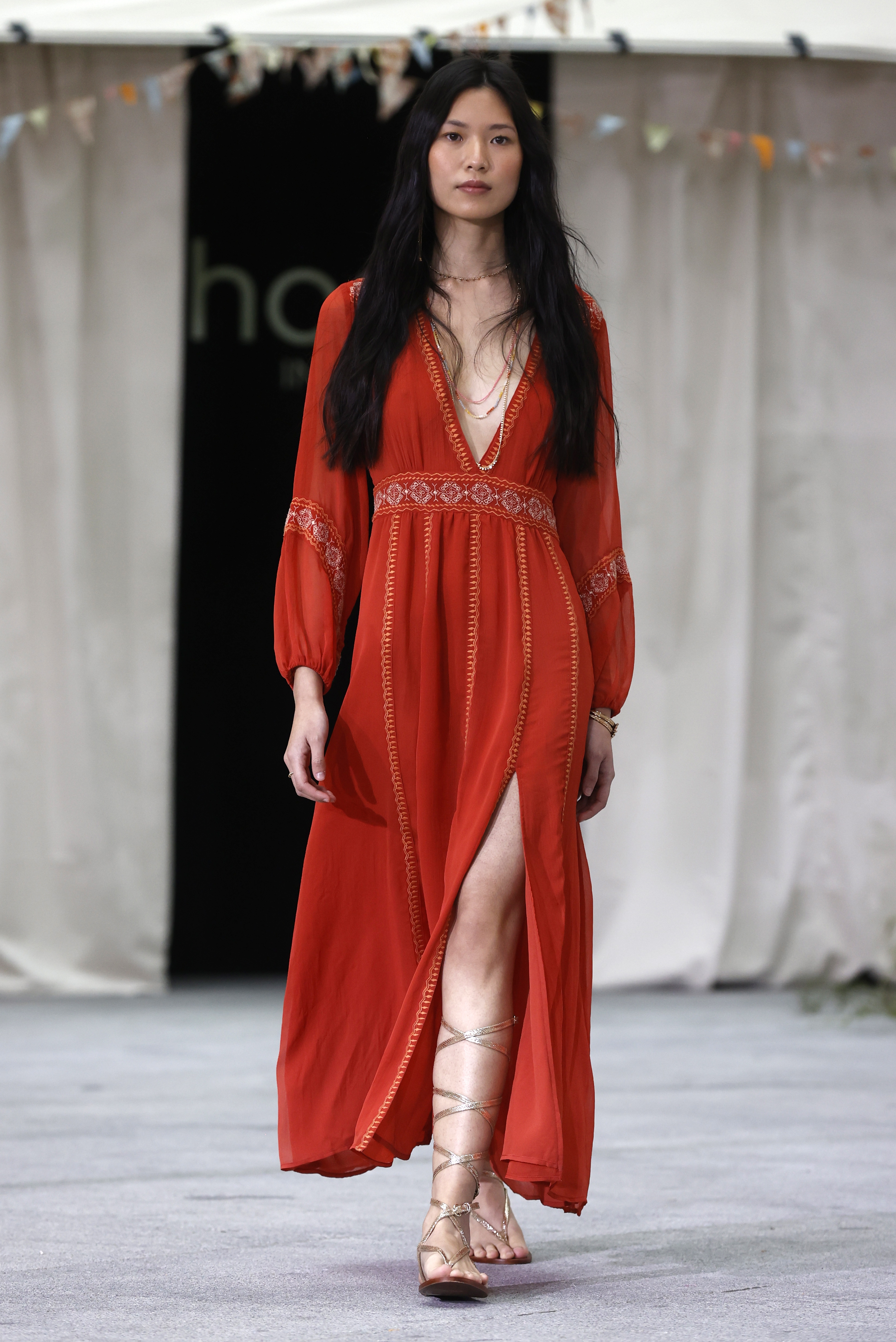 伦敦时装周2024女装秀,2024早春时装秀balenciaga